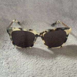 Diff Eyewear Tortoiseshell Square Sunglasses with Dark Lenses